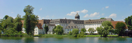 Abtei Frauenwörth auf der Fraueninsel (Bild: Allie Caulfield, flickr CC)