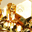Goldkristalle (Bild: Alchemist-hp, Wikimedia CC, bearb MSchmidt)