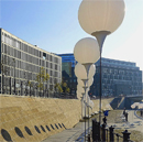 Lichtgrenze zur Feier des Mauerfalls 1989/2014 (Bild: Daderot, Wikimedia)